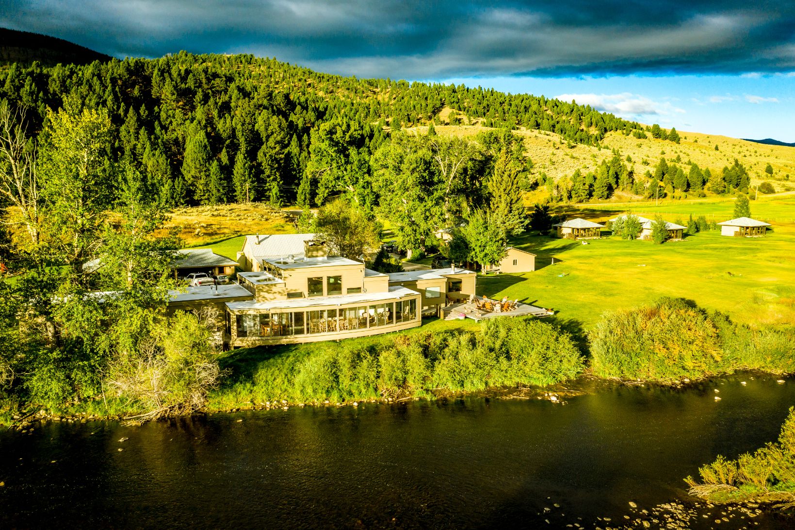 yellow-dog-flyfish 7 Luxury Fly Fishing Lodges in Montana.