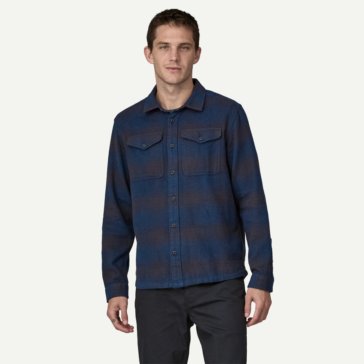 Patagonia Patagonia Men's Fjord Flannel Shirt - Catch: Ink Black.